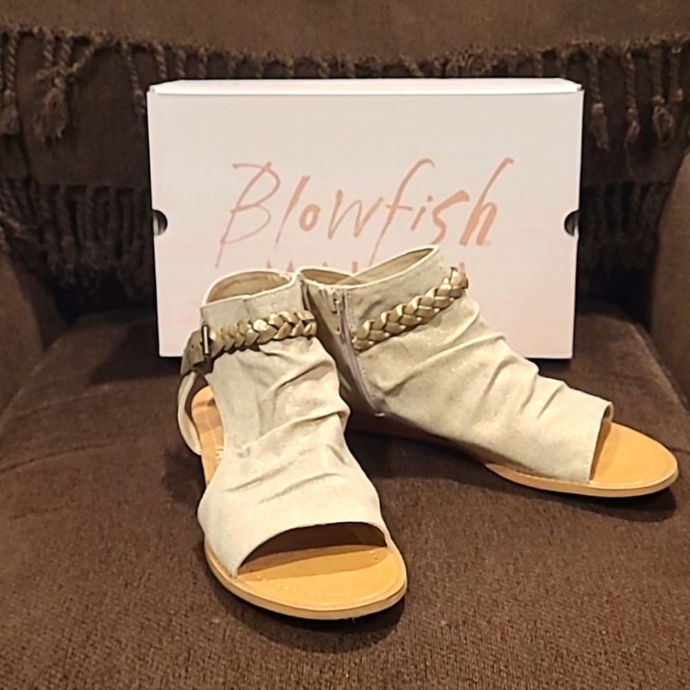 Blowfish Malibu tan and gold sandals size 9